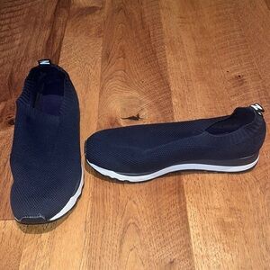 DKNY Woman’s Slip on Sneakers Size 9.5